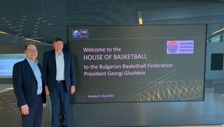 Георги Глушков - Генералният секретар на ФИБА посрещна Георги Глушков в Дома на баскетбола в Женева