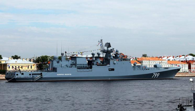 фрегата - В ДЕСЕТКАТА: Край Змийския остров гори руският фрегат „Адмирал Макаров“, след попадение на противокорабна ракета, твърди одеско издание