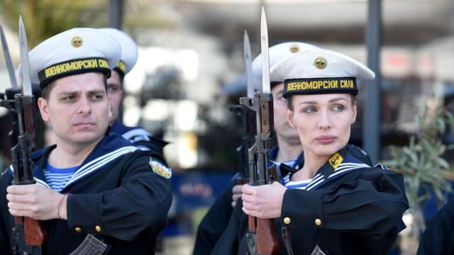 С демонстрации на военни способности Българската армия отбеляза своя празник (СНИМКИ)