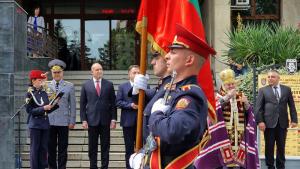 Президентът Румен Радев прие почетния строй на Националния военен университет