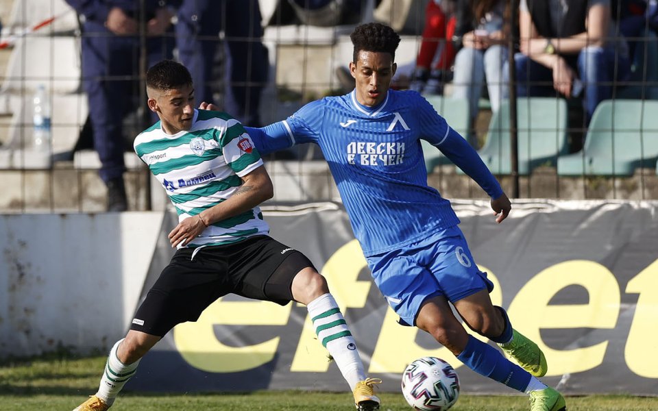 Черно море и Левски играят при 0:1 в дербито на