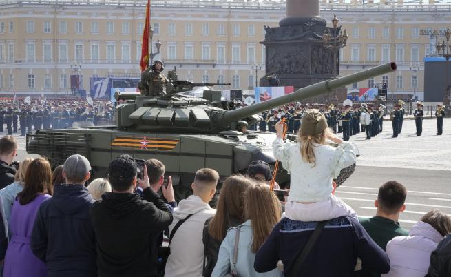 Настроението в Москва преди Деня на победата е смесица между тревога и твърдост