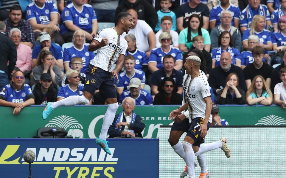 Евертън постигна скъпоценна победа в битката за оставане в елита