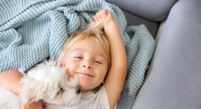 дете и куче