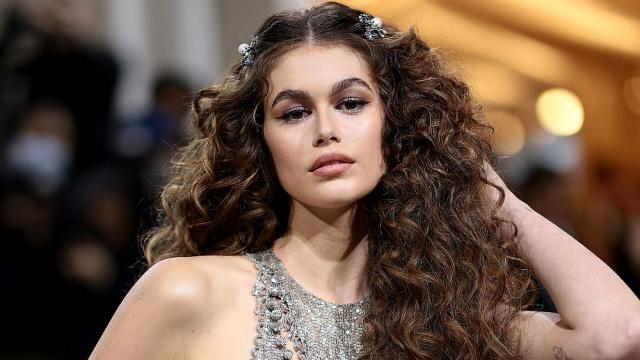 Наследствена красота: Кая Гербер очарова на Met Gala 2022 (СНИМКИ)