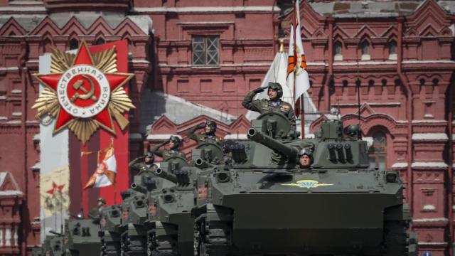 Най-ярките кадри от Парада на победата на Червения площад в Москва (ГАЛЕРИЯ)