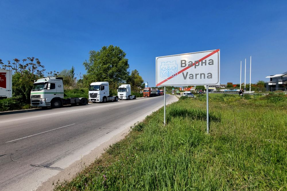 Превозвачи излязоха на национален протест и във Варна. За сборни пунктове са обявени всички входно-изходни точки на града. Очаква се протестът да доведе до образуване на големи задръствания