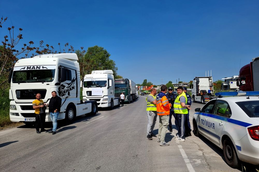 Превозвачи излязоха на национален протест и във Варна. За сборни пунктове са обявени всички входно-изходни точки на града. Очаква се протестът да доведе до образуване на големи задръствания