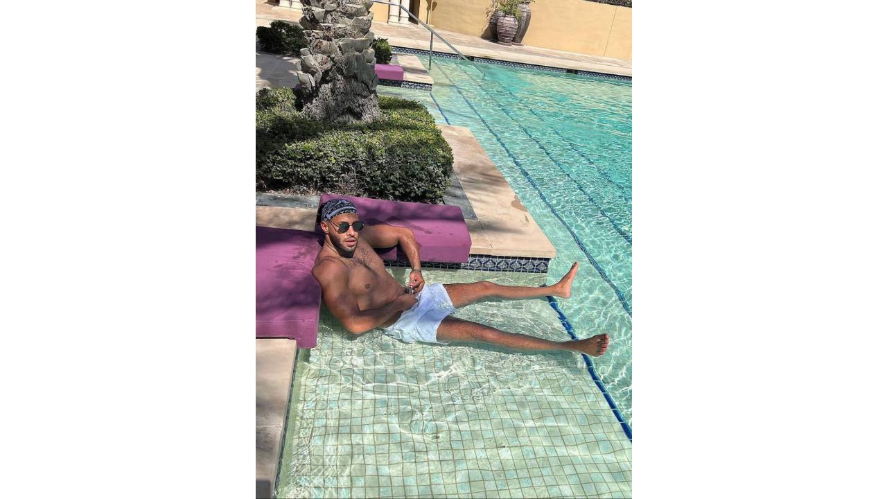 мъж до Златка