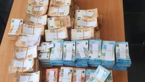 Митническите служители от Митница Бургас откриха недекларирана валута с левова