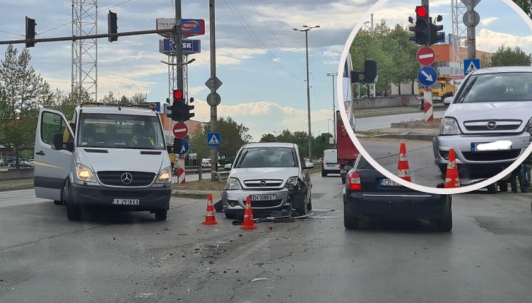 катастрофа Орландовци - АД В СОФИЯ: Катастрофа предизвика голямо задръстване на възлов булевард (СНИМКИ)