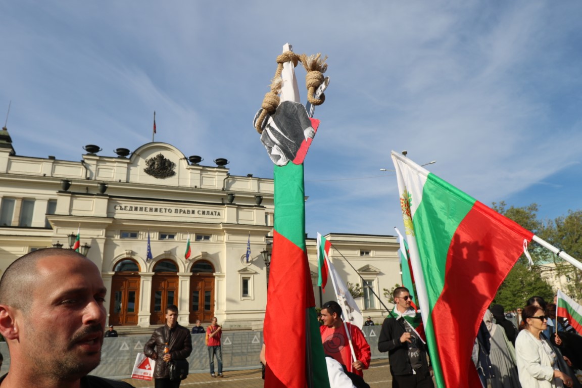 <p>Протест на &quot;Възраждане&quot;, искат оставката на правителството</p>