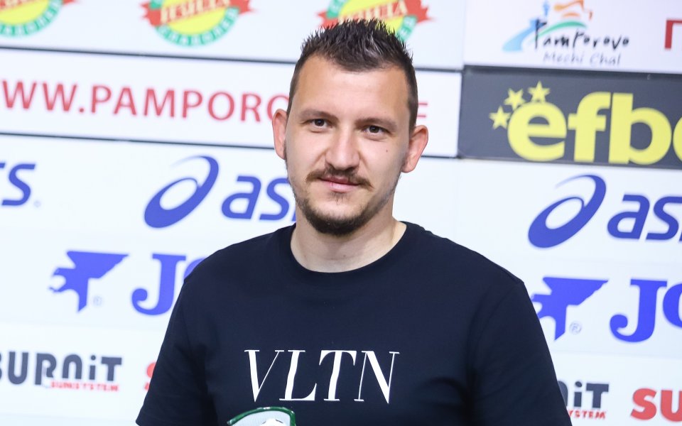 Тодор Неделев е със счупен череп след нелепия инцидент. Катастрофата