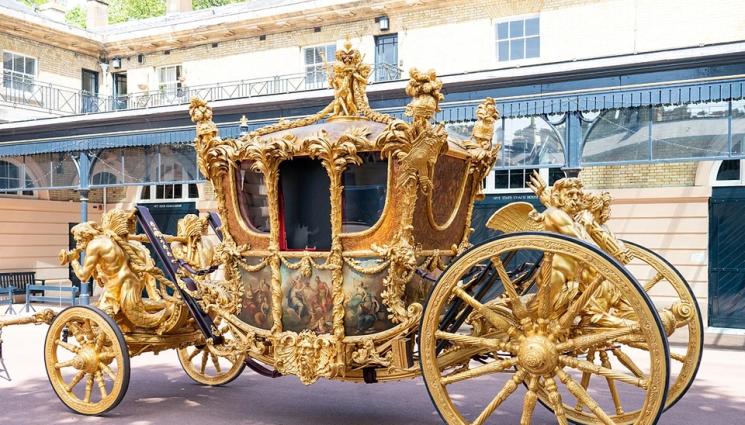 Карета Елизабет II - ЗЛАТНО ВРЕМЕ: Каретата на Елизабет II навъртя 260 години