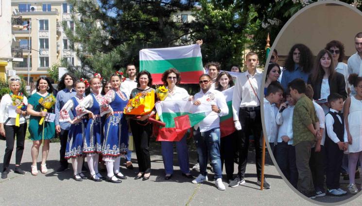 абитуриенти - НА ВРЪХ ВМЕСТО НА БАЛ: Абитуриенти заменят купона с планинско изкачване