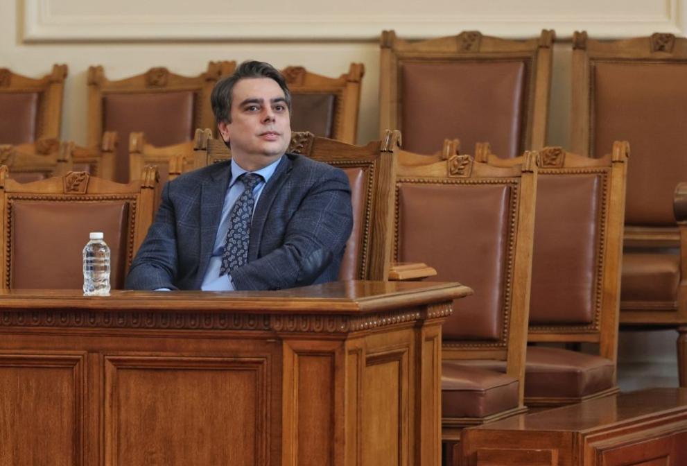 Вицепремиерът и финансов министър Асен Василев разясни в парламента пред