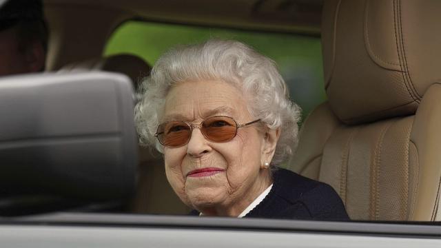 Кралица Елизабет Втора присъства на конно шоу в Уиндзор (СНИМКИ)