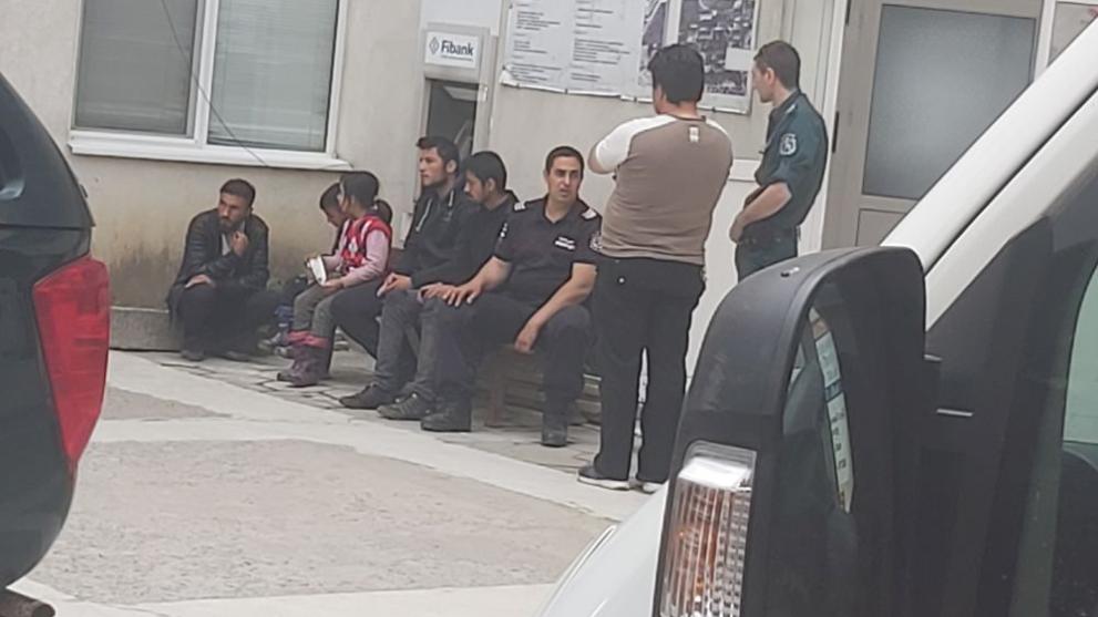 Група от 20 чужденци преминали българо турската граница нелегално са задържани