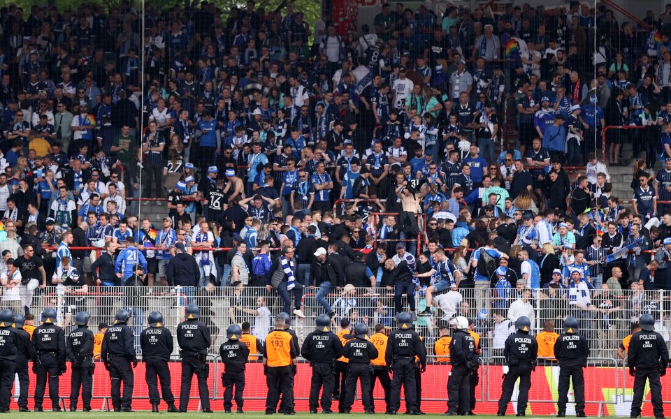 Френският нападател Лис Мусе е бил помолен да напусне тима