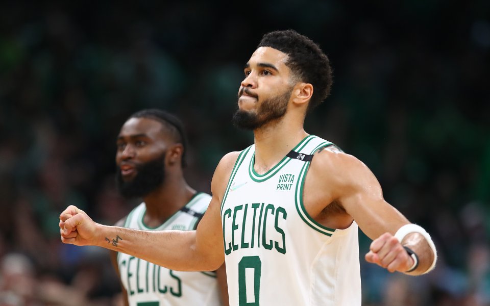 Лука Дончич вкара 35 точки, а Спенсър Динуиди добави 30