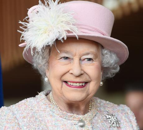 На 6 февруари 2022 г кралицата стана първият британски монарх