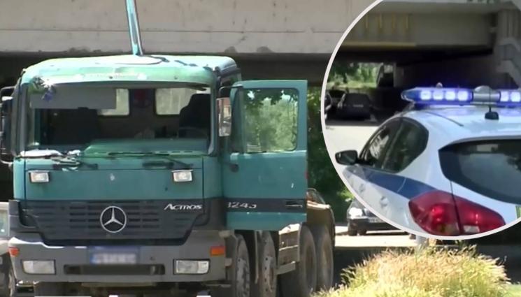 камион - ЧЕЛЕН СБЛЪСЪК: Камион едва не събори мост в Пловдив, има пострадали