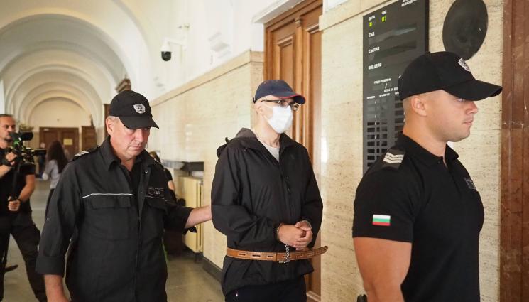 Викторио - Викторио, гръмнал спящото си бебе, реве в съда