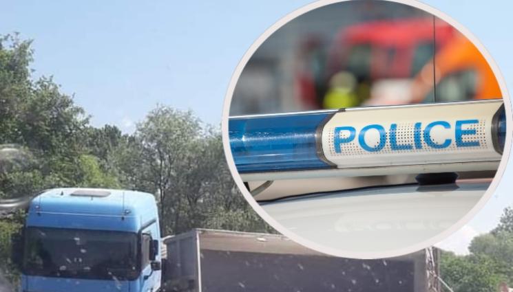 катастрофа камион - КОШМАР НА ПЪТЯ: Камион се обърна на АМ „Тракия“, разпиля баластра