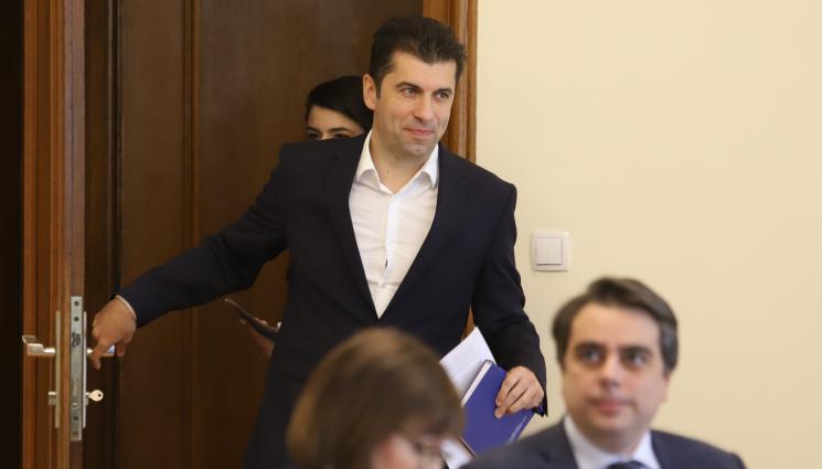 Петков министерски съвет - ПОДКРЕПА: Правителството обяви пакет от мерки срещу високите цени на горивата (ЕТО КАКВИ СА)