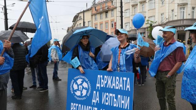 Недоволство в София: Протест и блокади въпреки дъжда (ГАЛЕРИЯ)
