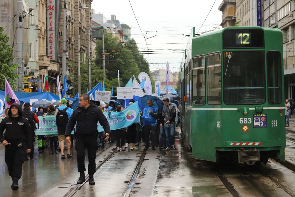 Протест под дъжда