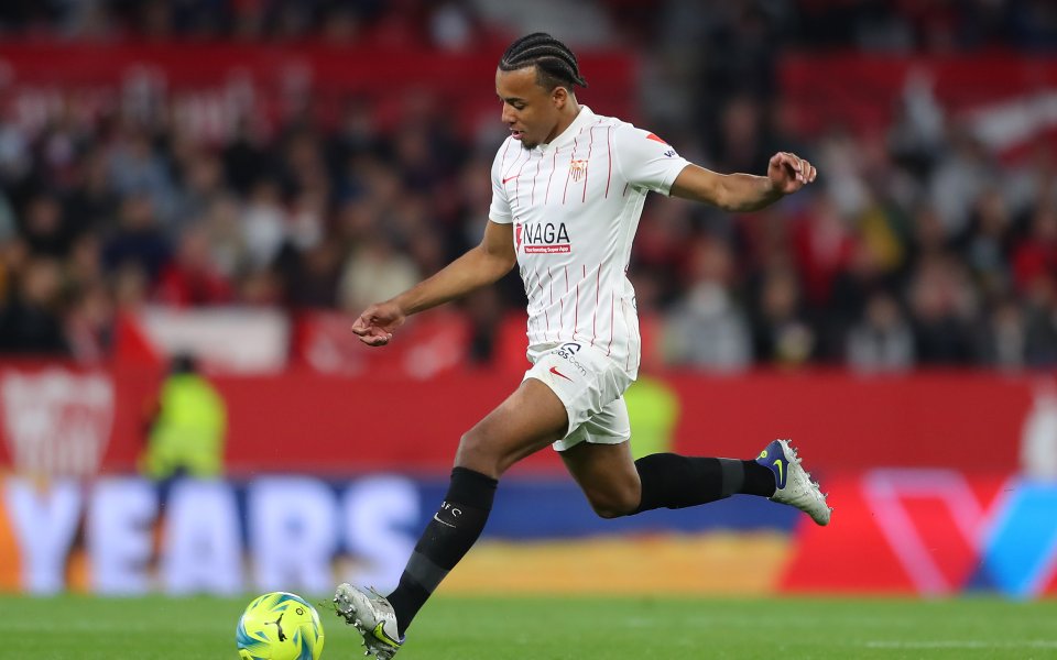 Защитникът на Севиля Жул Кунде е основна трансферна цел за