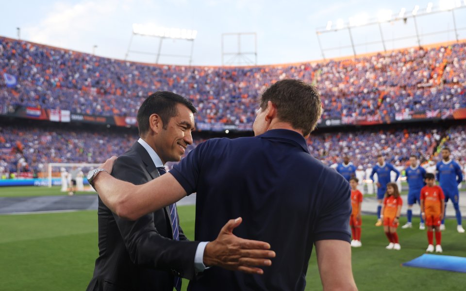 Мениджърът на Рейнджърс Джовани ван Бронкхорст защити Аарън Рамзи, след