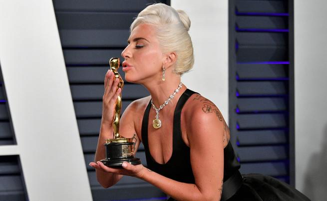 Като рок звезда: Лейди Гага показа стегнато коремче в Ел Ей (СНИМКИ)