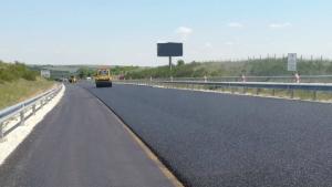 Продължава текущият ремонт на близо 27 км от третокласния път