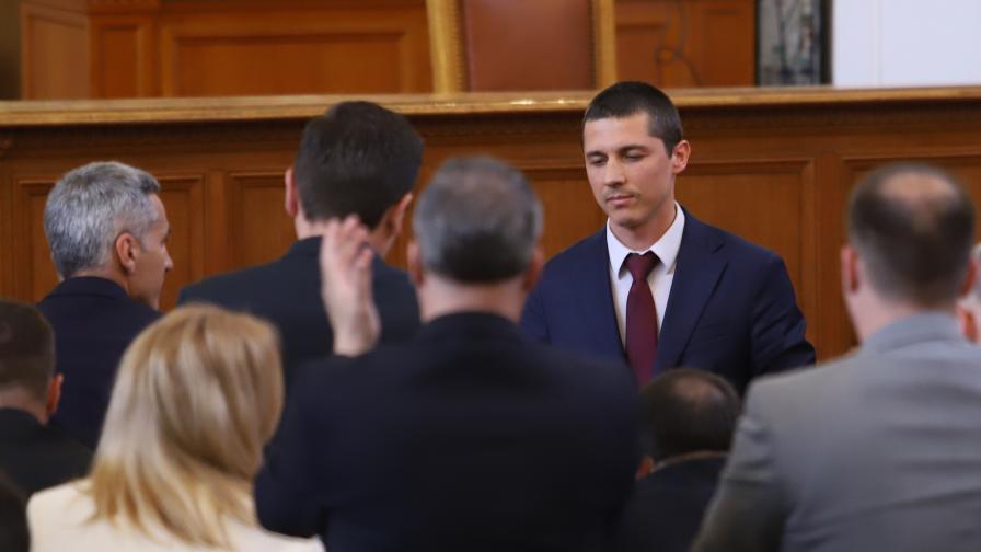 Мирослав Иванов запази поста си в парламента