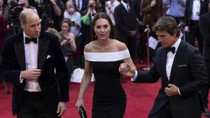 Принц Уилям и Кейт преминаха с Том Круз по червения килим на премиерата на „Топ Гън: Маверик“ в Лондон (ВИДЕО)