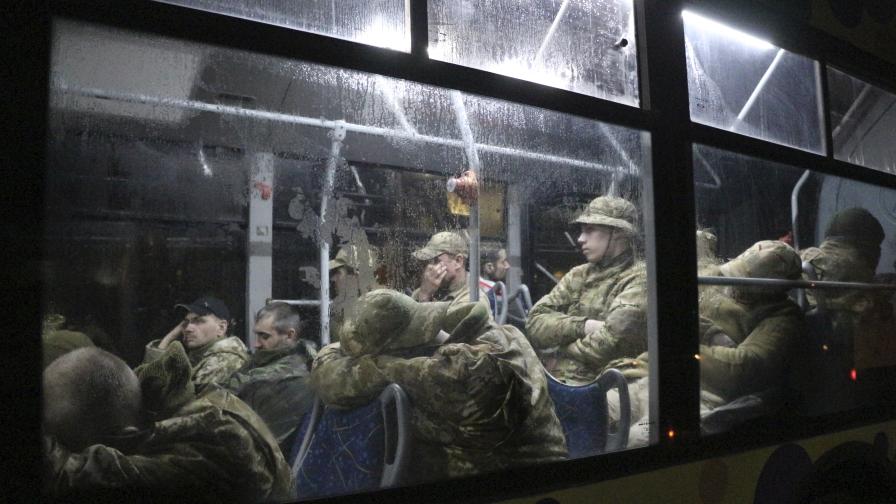<p>Украйна нареди: Прекратете съпротивата в &quot;Азовстал&quot;</p>