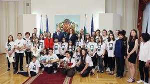 Президентът Румен Радев и вицепрезидентът Илияна Йотова посрещнаха ученици от