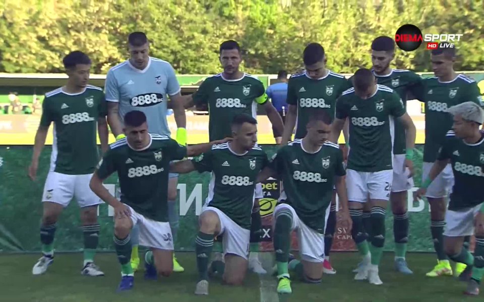 Преди началото на двубоя между Пирин Благоевград и Ботев Враца,