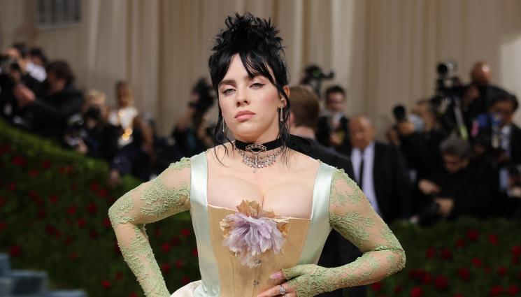 Billie Eilish - ИСКРЕНО И ЛИЧНО: Били Айлиш разкри за заболяване, което я мъчи от малка