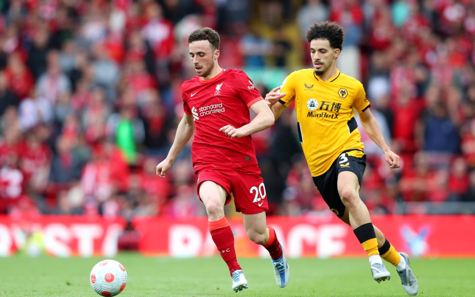 Отборите на Ливърпул и Уулвърхемптън играят при в сблъсък от