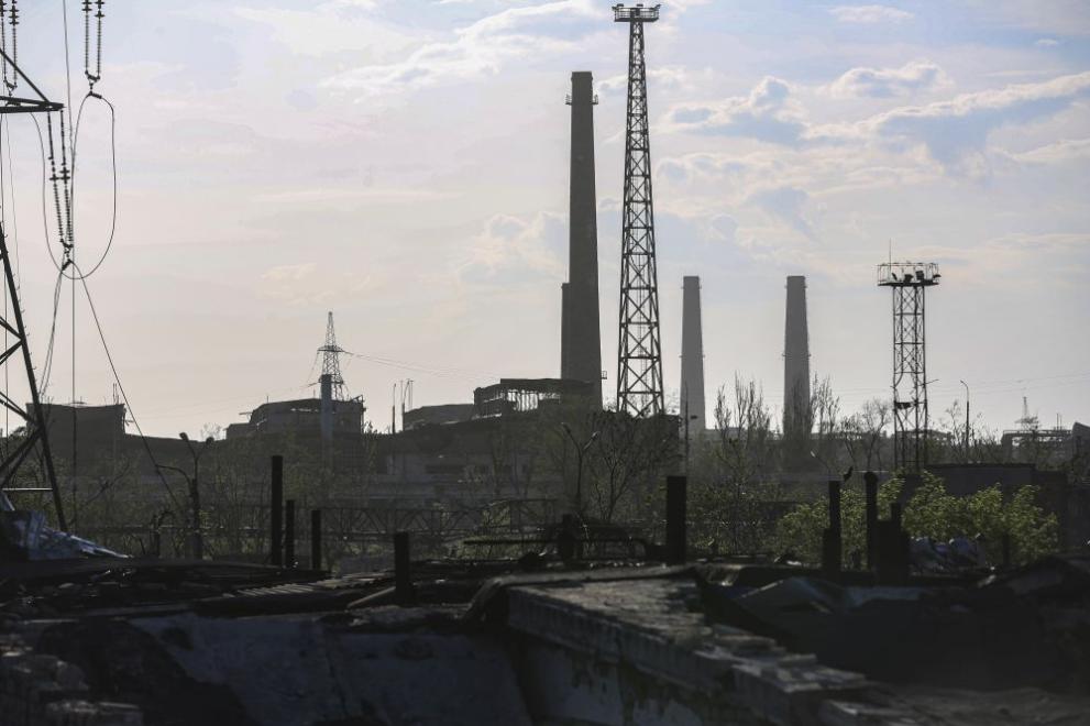 Руски войници започнаха да разчистват мините и развалините на територията