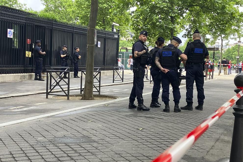 убийство на охранител на катарското посолство в Париж