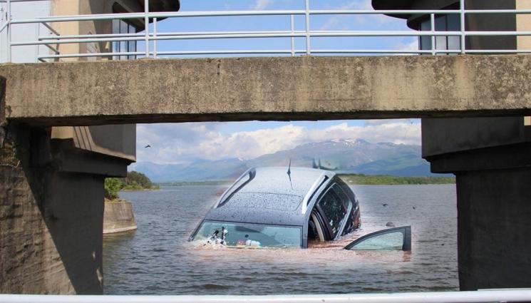 a - ТРАГЕДИЯ: Откриха потопен джип с водача му във водите на 