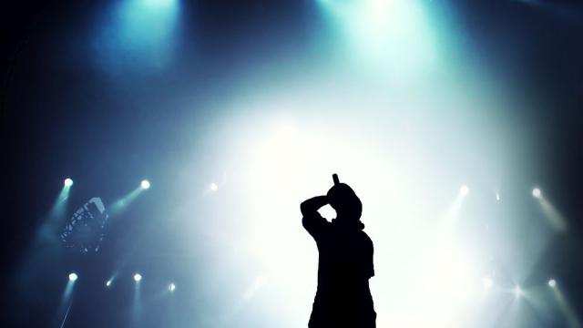 Учител рапира над 39 часа и подобри световния рекорд на Гинес