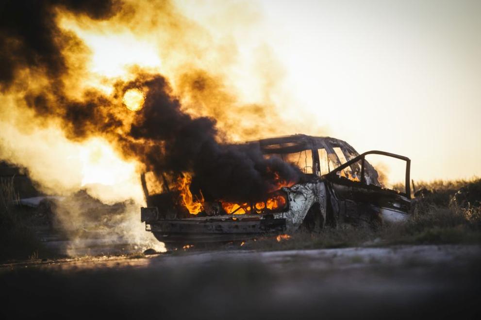 Автомобил се запали по пътя Симитли-Разлог, съобщиха от полицията в