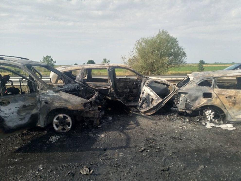 Сигнал за верижна катастрофа с горящи автомобили на 114 км