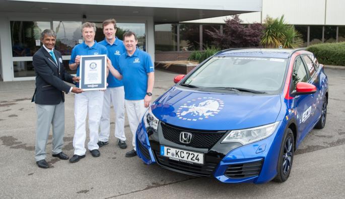  Лятото на 2015 г. Honda Civic с награда за книгата на рекордите "Гинес" за най-ниска консумация на гориво в 24 европейски страни. За 25 дни от 1 юни е постигнат среден разход от 2,82 л/100 км с 1,6-литровия дизелов i-DTEC. Изминатото разстояние е 13 498 км.