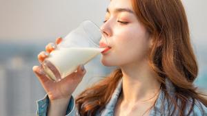 Млякото е напитка която отдавна е известна със своите ползи